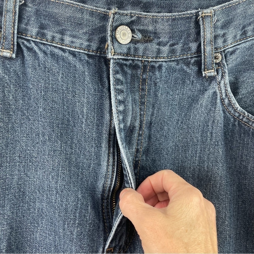 Levi's Men's Vintage 550 Relaxed Fit Medium Wash Jeans 100% Cotton 38X30 - Picture 4 of 15